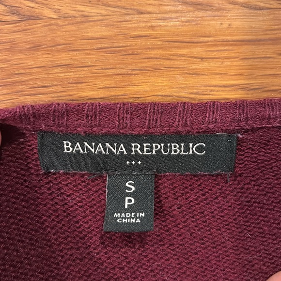Banana Republic burgundy cardigan sweater with pockets size small - Picture 7 of 8